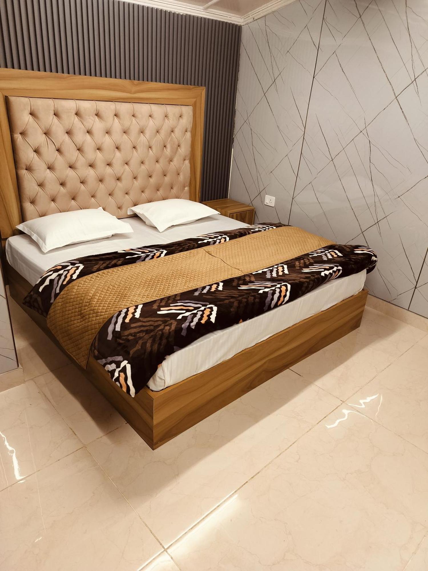 Madan Kunj B & B Mall Road Шімла Екстер'єр фото