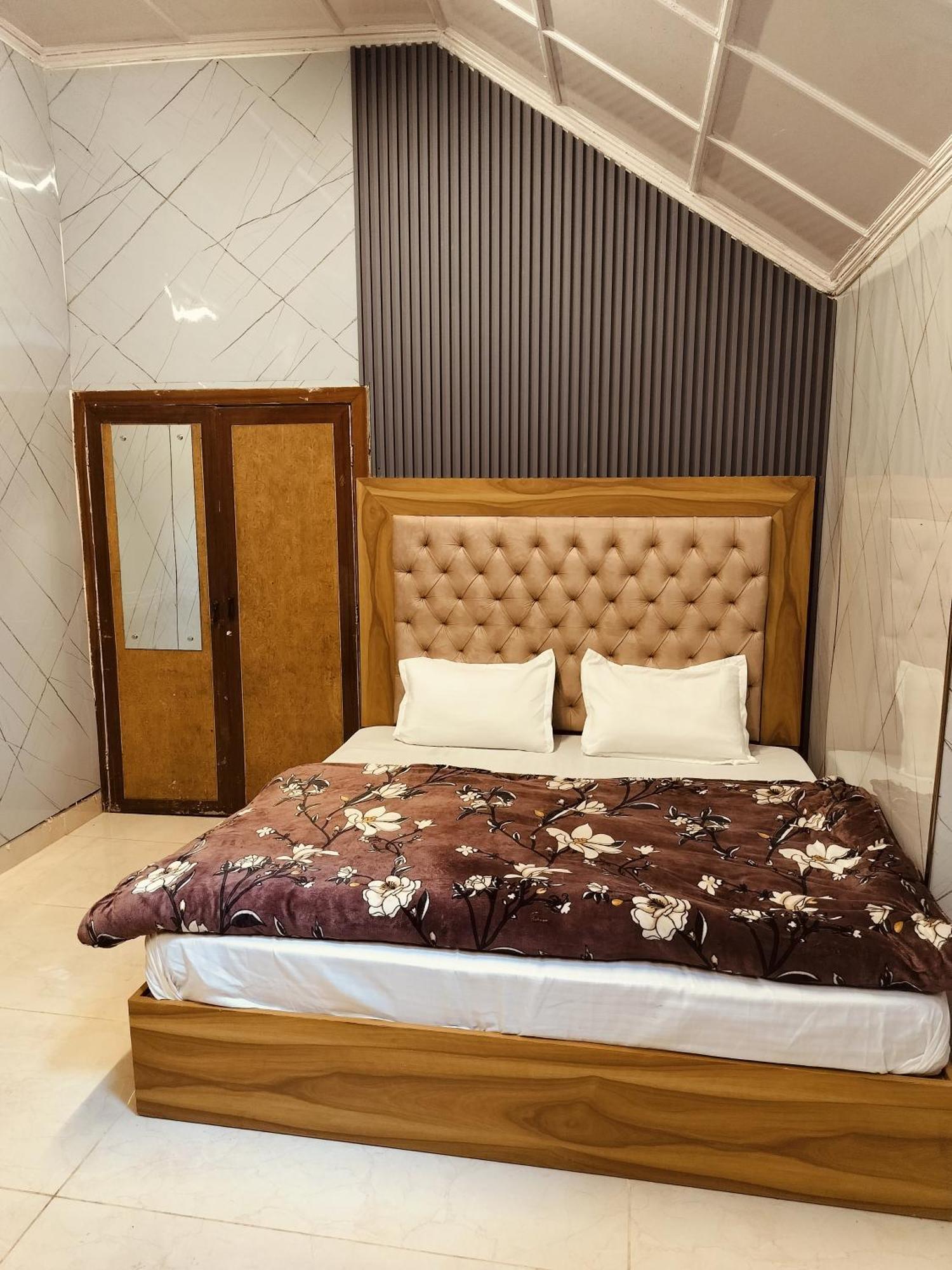 Madan Kunj B & B Mall Road Шімла Екстер'єр фото