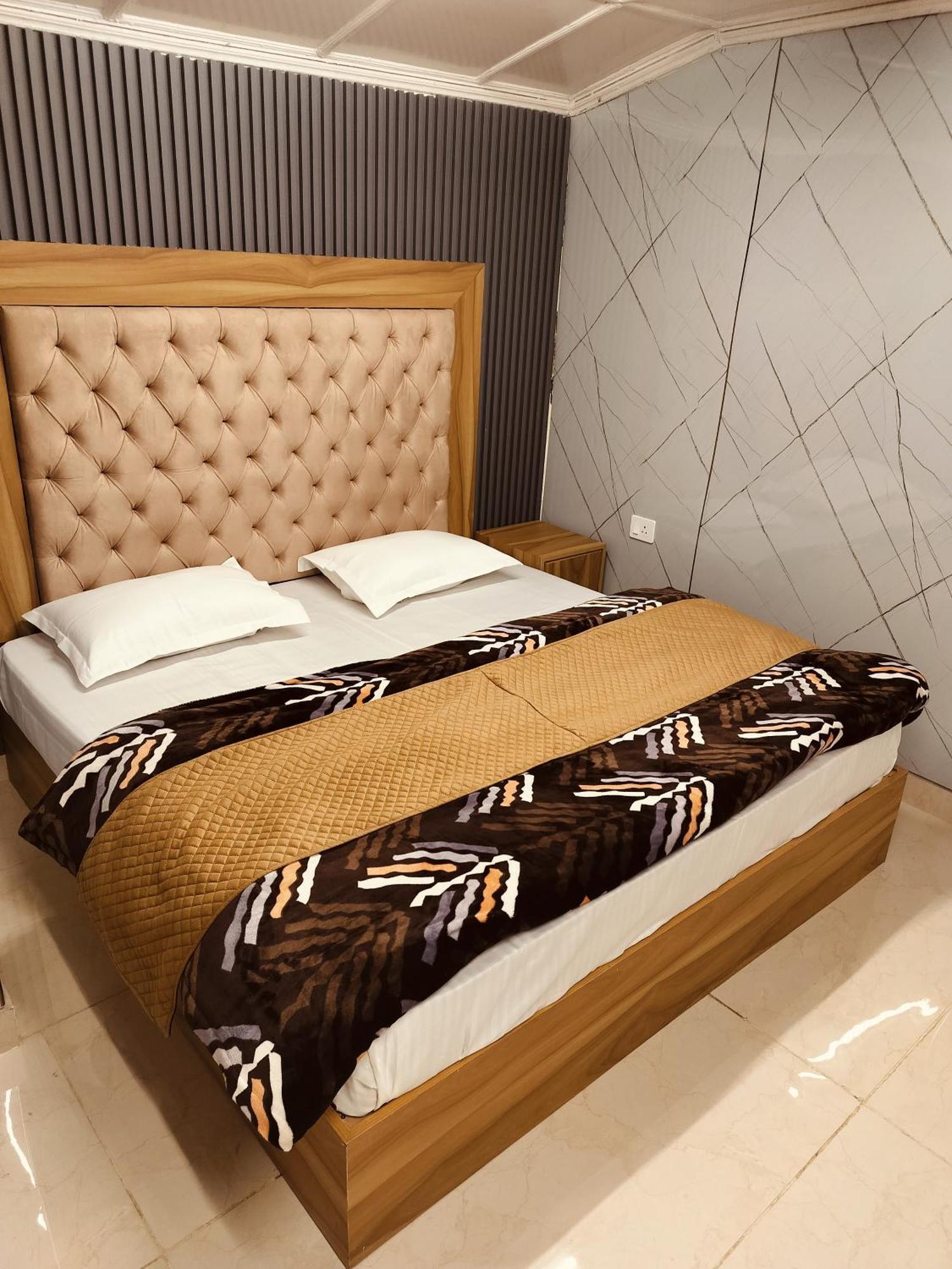 Madan Kunj B & B Mall Road Шімла Екстер'єр фото
