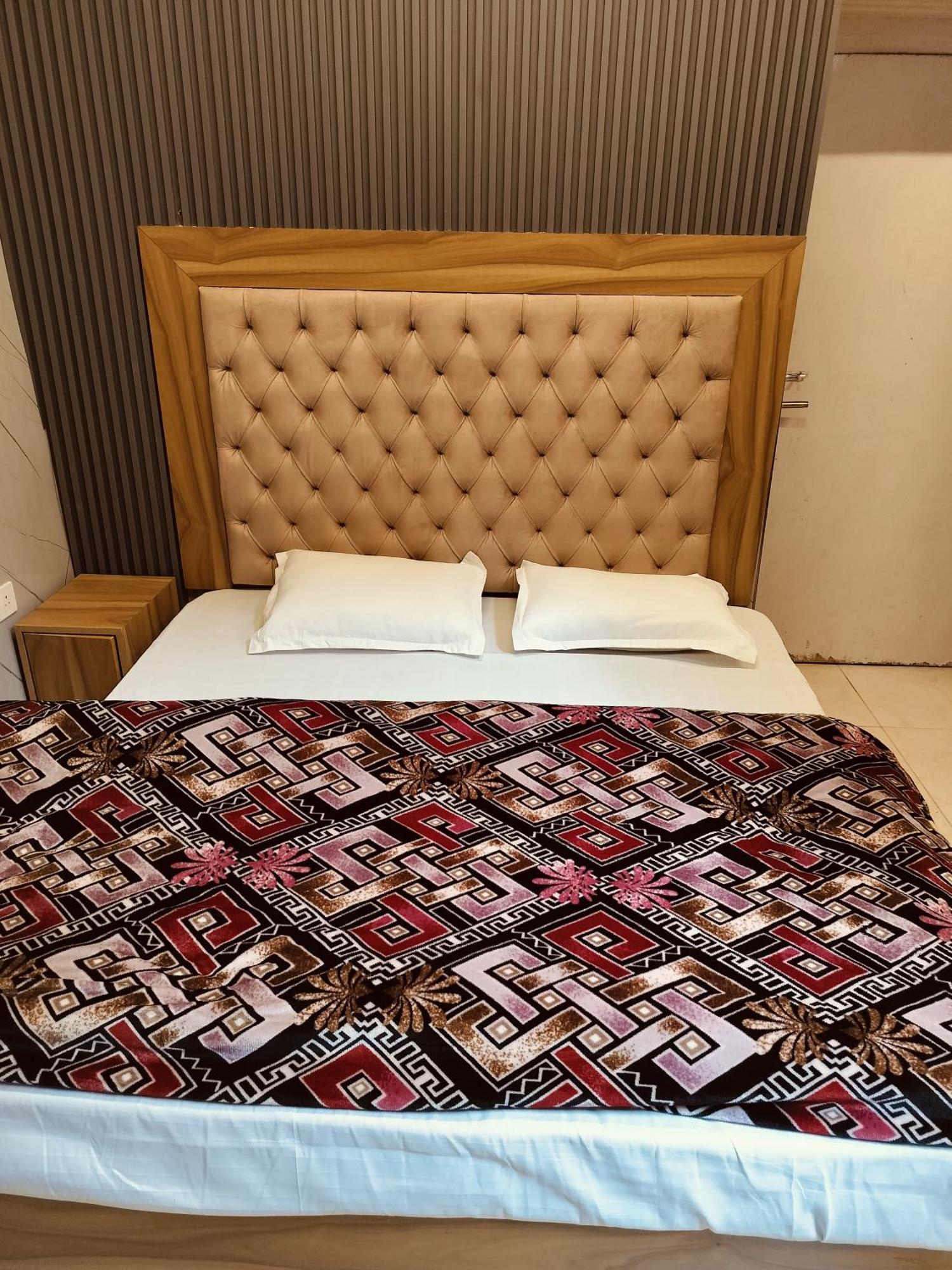 Madan Kunj B & B Mall Road Шімла Екстер'єр фото